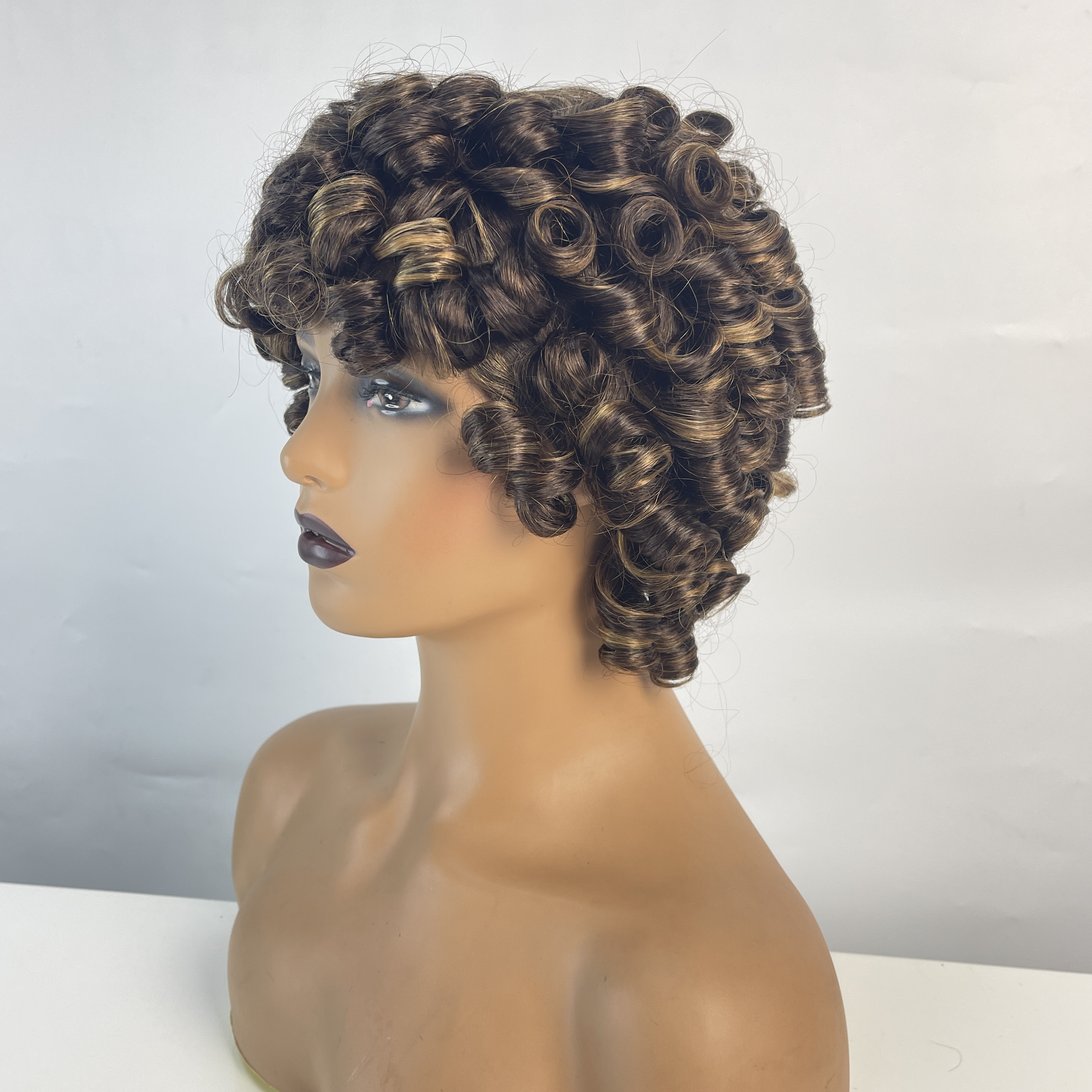 Peluca rizada corta y rizada para mujeres pelucas de cabello humano marrón negro